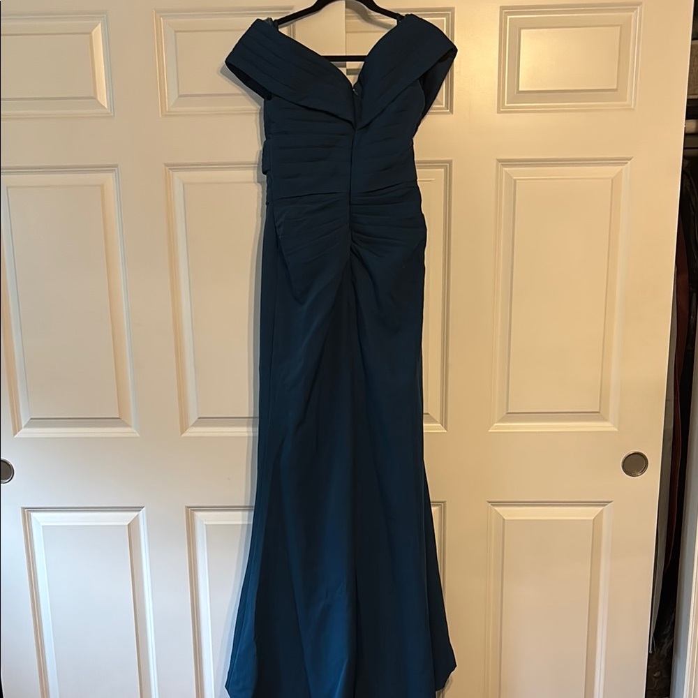 Elegant Blue Evening Gown - Picture 3 of 3